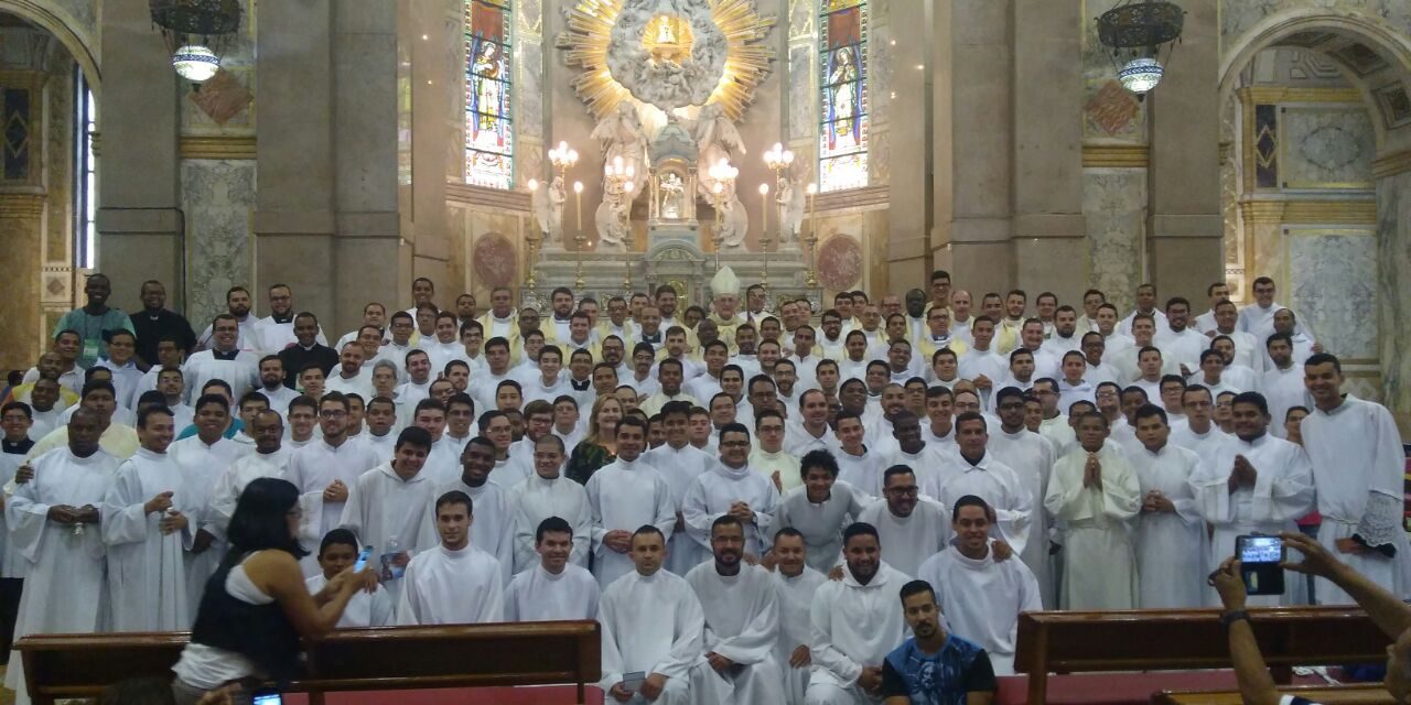 Seminaristas em oração e missão na Amazônia