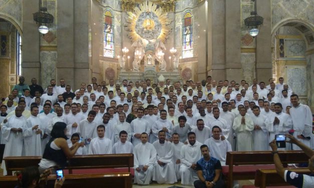 Seminaristas em oração e missão na Amazônia