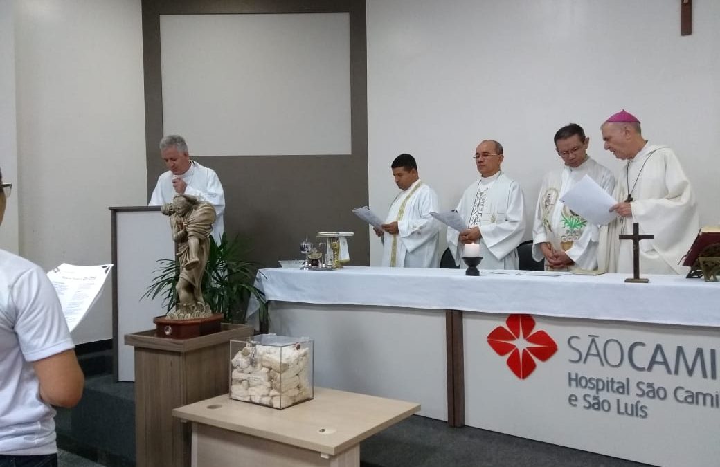 Relíquia de São Camilo peregrina na Diocese de Macapá
