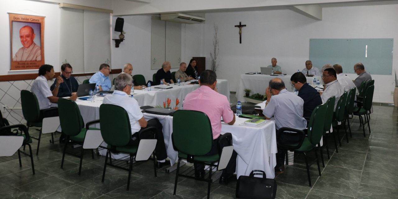 Bispos da Amazônia estudam documento sinodal em Belém