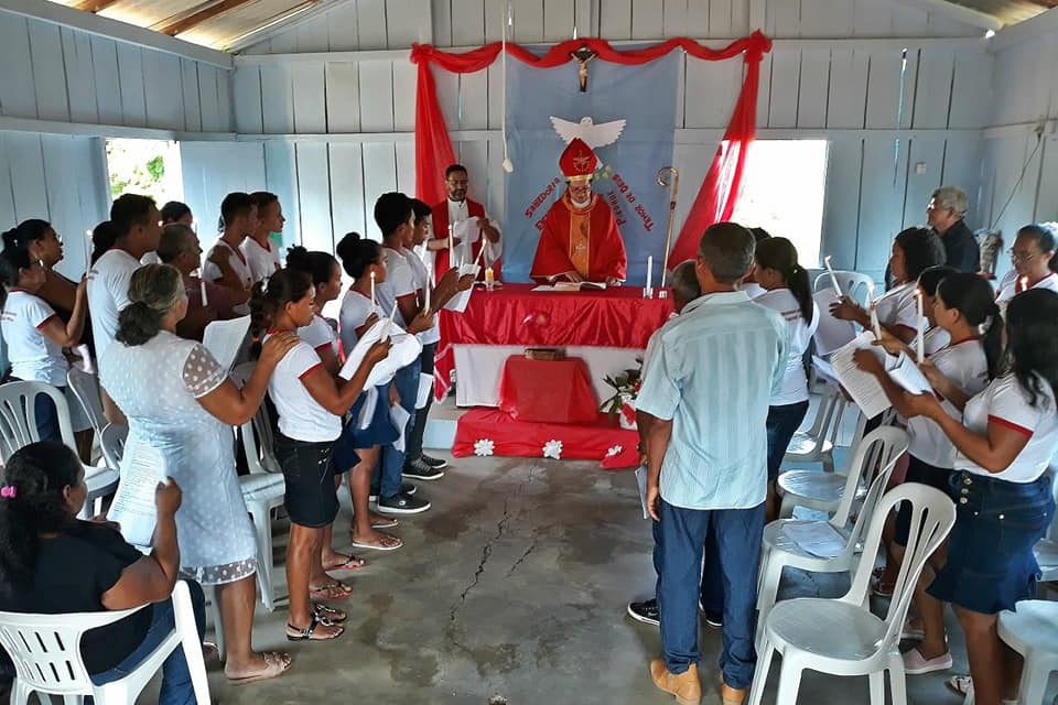 Bispo de Marabá confere Sacramento da Crisma em final de semana de visitas pastorais