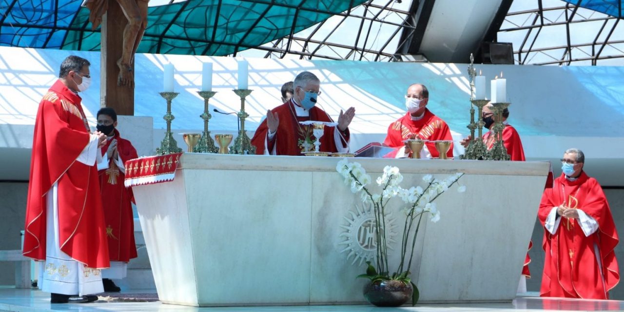 Núncio Apostólico, dom Giambattista Diquattro, participa de missa de acolhida e visita à sede da CNBB