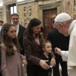 Papa Francisco: colocar a família no centro das atenções da Igreja e da sociedade