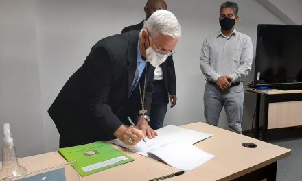 Arquidiocese de Santarém firma convênio com Ufopa para produção de medicamentos fitoterápicos