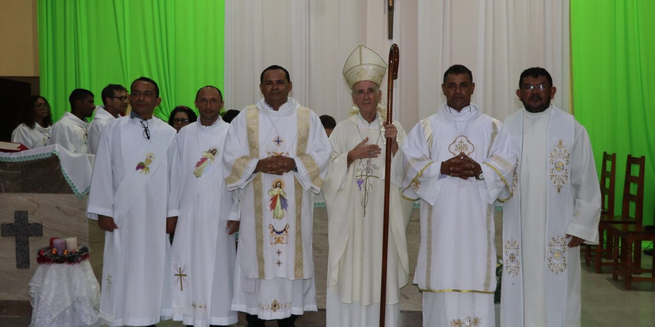 Dom Pedro Conti, Bispo de Macapá ordena diáconos permanentes em celebração solene no município de Ferreira Gomes