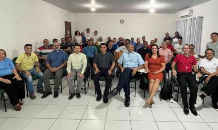 ACADÊMICOS DE TEOLOGIA DA FACBEL VISITAM A SEDE DO REGIONAL NORTE 2