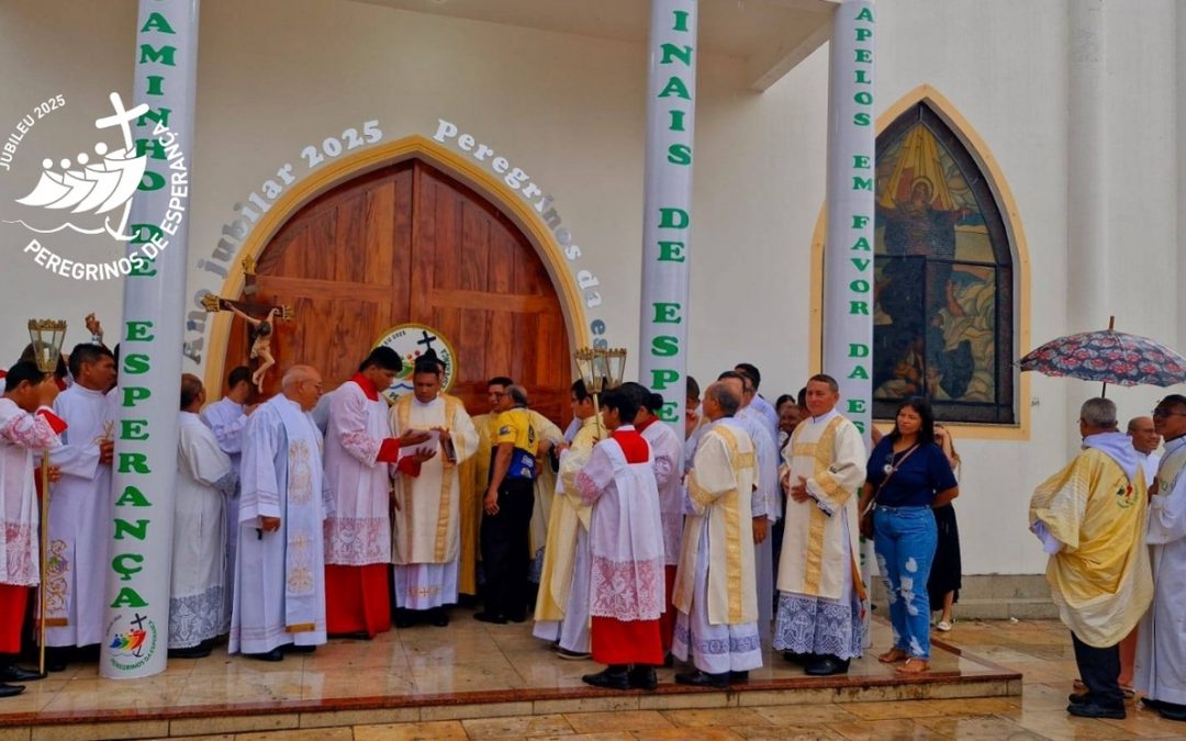 OS MORADORES DE MOCAJUBA VIVERAM MOMENTO SIGNIFICATIVO COM A ABERTURA DA PORTA SANTA NA REGIÃO EPISCOPAL SÃO MARCOS DA DIOCESE DE CAMETÁ