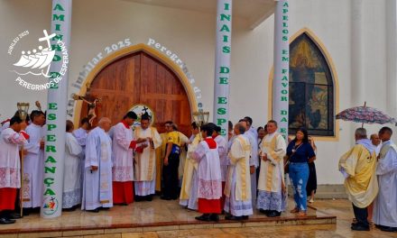 OS MORADORES DE MOCAJUBA VIVERAM MOMENTO SIGNIFICATIVO COM A ABERTURA DA PORTA SANTA NA REGIÃO EPISCOPAL SÃO MARCOS DA DIOCESE DE CAMETÁ