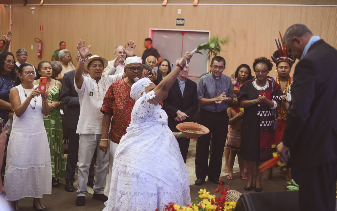 MOVIMENTOS POPULARES DE MACAPÁ ACOLHEM E EMOCIONAM DOM ANTONIO DE ASSIS COM HOMENAGENS E EXPRESSÕES CULTURAIS DO ESTADO
