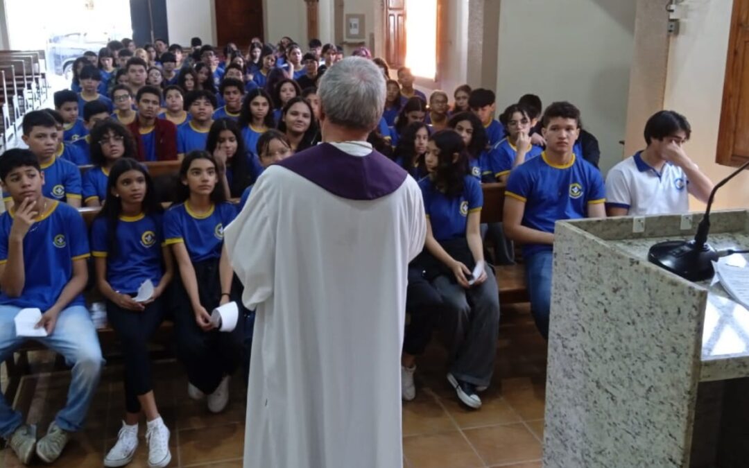 DIOCESE DE MACAPÁ REALIZOU MANHÃ DE ESPIRITUALIDADE EM PREPARAÇÃO PARA A PÁSCOA COM OS JOVENS DO CEDAP