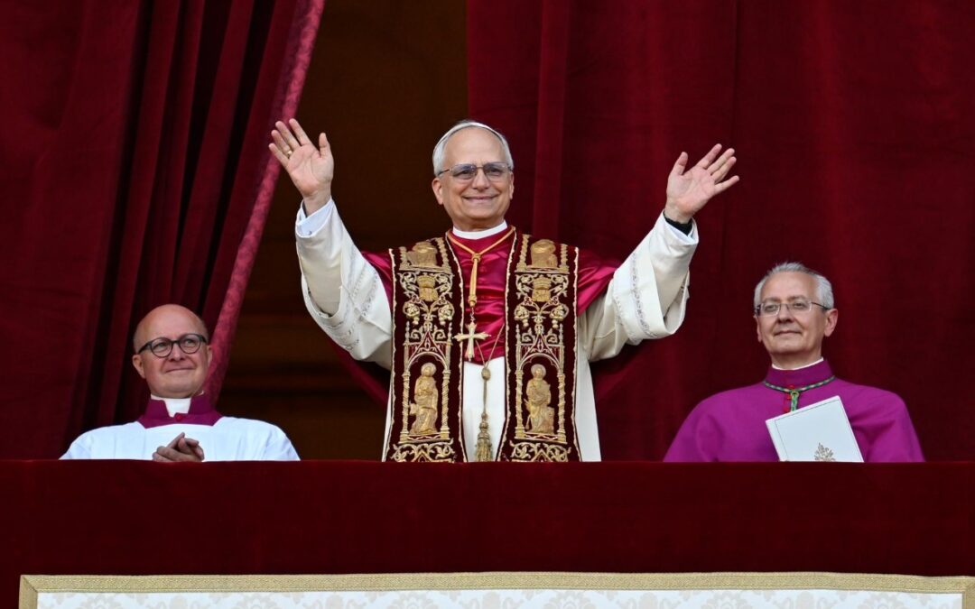 PRIMEIRA BÊNÇÃO “URBI ET ORBI” DO SANTO PADRE PAPA LEÃO XIV