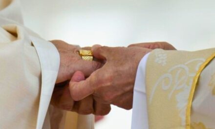 LEÃO XIV INICIA SEU MINISTÉRIO “É A HORA DO AMOR! OLHEM PARA CRISTO E APROXIMEM-SE DELE”