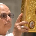 ESCUTAR, SER AMADOS, SER CONHECIDOS  E SEGUIR O BOM PASTOR