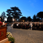 SANTO PADRE LEÃO XIV ENCERRA O MÊS MARIANO COM UM ROSÁRIO NOS JARDINS DO VATICANO