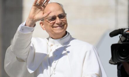 A SAUDAÇÃO DO PAPA AOS PEREGRINOS DE LÍNGUA PORTUGUESA DE MODO ESPECIAL À CAMERATA JOVEM DO RIO DE JANEIRO