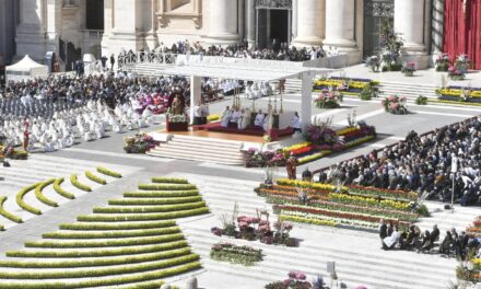 INÍCIO DO PONTIFICADO DE LEÃO XIV: LITURGIA SOLENE ENTRE RITOS E SIMBOLOS