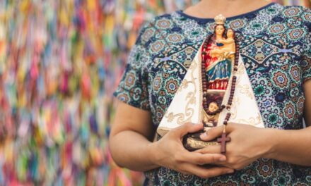 MÃE E RAINHA DA CRIAÇÃO