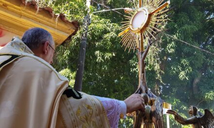 ARQUIDIOCESE DE BELÉM CELEBRA CORPUS CHRISTI NO GINÁSIO DO MANGUEIRINHO