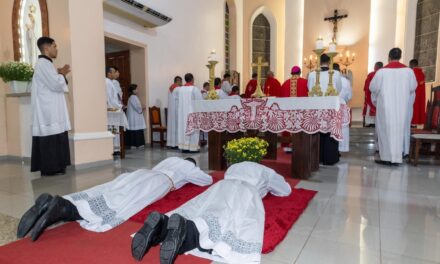ORDENAÇÃO DIACONAL DE ELIAKIM ALVAREZ E ALESSANDRO SALES É CELEBRADA NA CATEDRAL DE XINGU-ALTAMIRA