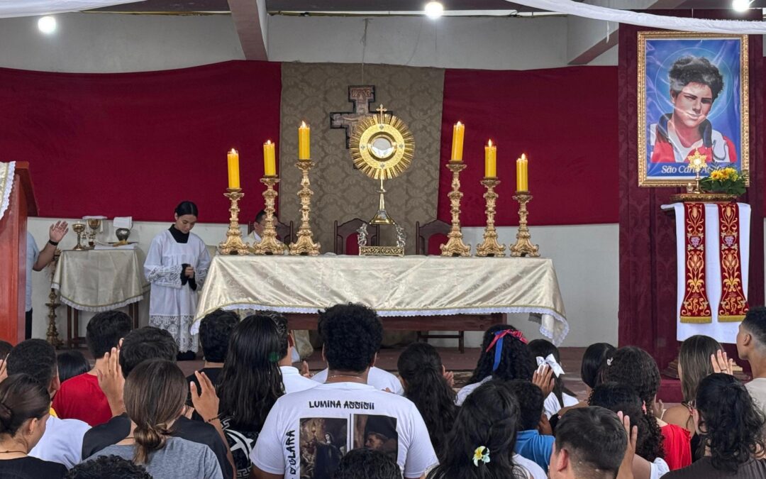 PARÓQUIA DA DIOCESE DE ABAETETUBA PROMOVE ENCONTRO DA JUVENTUDE COM A PRESENÇA DA RELÍQUIA DE SÃO CARLO ACUTIS
