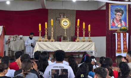 PARÓQUIA DA DIOCESE DE ABAETETUBA PROMOVE ENCONTRO DA JUVENTUDE COM A PRESENÇA DA RELÍQUIA DE SÃO CARLO ACUTIS