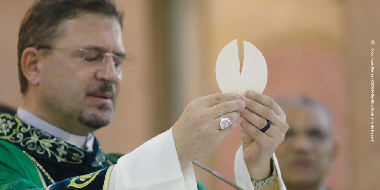 ARQUIDIOCESE DE BELÉM CELEBRA JUBILEU DE PRATA DE ORDENAÇÃO SACERDOTAL DE DOM PAULO ANDREOLLI