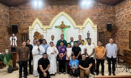PEREGRINAÇÃO DA VELA MISSIONÁRIA DO COMISE É INICIADA NO CORAÇÃO DA AMAZÔNIA