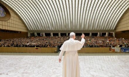 PAPA LEÃO XIV INSPIRA FIÉIS A IMITAR NOVOS SANTOS E FORTALECER A FÉ DURANTE ENCONTRO COM PEREGRINOS QUE FORAM A ROMA PARA CANONIZAÇÃO