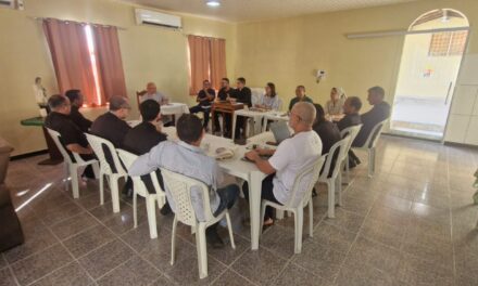 DOM JOSÉ MARIA DOS REIS REÚNE-SE COM MEMBROS DO SERVIÇO DE ANIMAÇÃO VOCACIONAL DO REGIONAL NORTE 2 PARA PLANEJAMENTOS FUTUROS