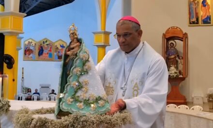 MISSA DA ‘TROCA DO MANTO’ DE NOSSA SENHORA DE NAZARÉ RENOVA A FÉ DOS AMAPAENSES EM CELEBRAÇÃO REFLEXIVA