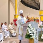 MISSA DA ‘TROCA DO MANTO’ DE NOSSA SENHORA DE NAZARÉ RENOVA A FÉ DOS AMAPAENSES EM CELEBRAÇÃO REFLEXIVA