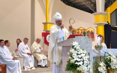 MISSA DA ‘TROCA DO MANTO’ DE NOSSA SENHORA DE NAZARÉ RENOVA A FÉ DOS AMAPAENSES EM CELEBRAÇÃO REFLEXIVA
