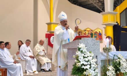MISSA DA ‘TROCA DO MANTO’ DE NOSSA SENHORA DE NAZARÉ RENOVA A FÉ DOS AMAPAENSES EM CELEBRAÇÃO REFLEXIVA