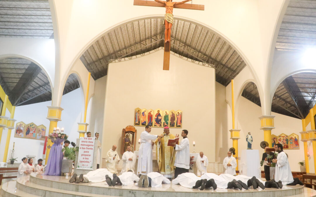 DIOCESE DE MACAPÁ REALIZOU ORDENAÇÃO PRESBITERAL E DIACONAL NO SÁBADO