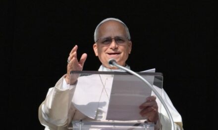 ADVENTO DA ESPERANÇA ATIVA: PAPA LEÃO XIV UNE A ALEGRIA LITÚRGICA AO TESTEMUNHO DOS MÁRTIRES E CLAMA POR PAZ NO CONGO