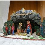 SÍMBOLOS DE FÉ E ESPERANÇA NO VATICANO: PAPA LEÃO XIV INAUGURA PRESÉPIO E ÁRVORE E CLAMA CONTRA A VIOLÊNCIA, PEDINDO PAZ