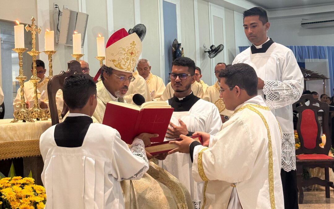 DIOCESE DE PONTA DE PEDRAS ENCERRA ANO JUBILAR E REALIZA ORDENAÇÃO DE UM DIÁCONO TRANSITÓRIO