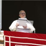 PAPA LEÃO XIV DESTACA CONFIANÇA EM DEUS, ABERTURA AO OUTRO E COMPROMISSO COM A PAZ NO ANGELUS