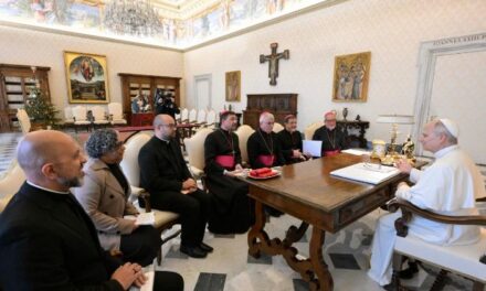 COMISSÃO PARA AÇÃO MISSIONÁRIA CONVIDA O PAPA PARA PARTICIPAR DO CAM 7