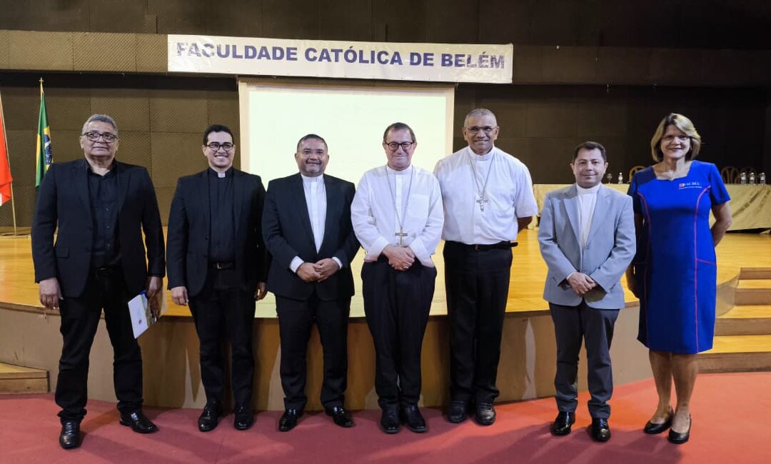 SANTA MISSA E AULA MAGNA DÃO INÍCIO AO ANO LETIVO NA FACBEL
