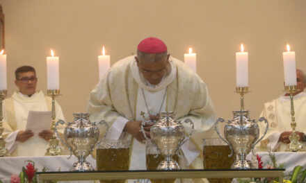 MISSA DO CRISMA MARCA A UNIDADE E A COMUNHÃO NA DIOCESE DE MACAPÁ