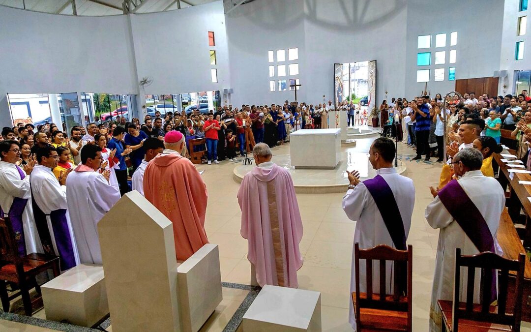 DOM CARLOS VERZELETTI ELEVA CANONICAMENTE COMUNIDADE À PAROQUIA SÃO BARNABÉ EM CASTANHAL