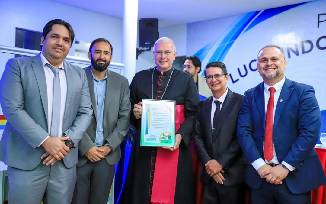CÂMARA DE ORIXIMINÁ CONCEDE TÍTULO DE CIDADÃO ORIXIMINAENSE AO BISPO DOM BERNARDO JOHANNES