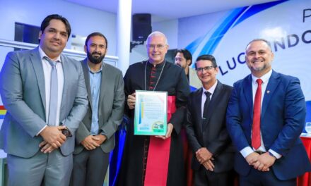 CÂMARA DE ORIXIMINÁ CONCEDE TÍTULO DE CIDADÃO ORIXIMINAENSE AO BISPO DOM BERNARDO JOHANNES