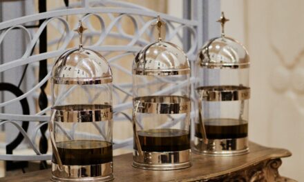 DIOCESE DE ÓBIDOS REALIZA MISSA DOS SANTOS ÓLEOS NA CATEDRAL SANT´ANA