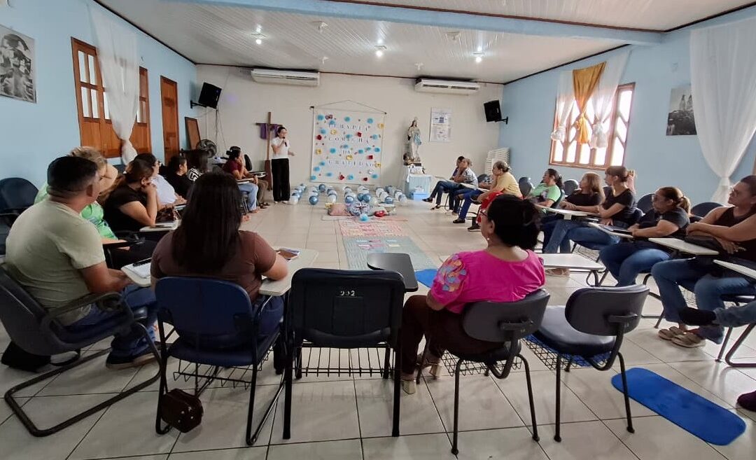 SAÚDE MENTAL E ESPIRITUALIDADE MARCAM ENCONTRO COM COLABORADORES DA ARQUIDIOCESE DE SANTARÉM
