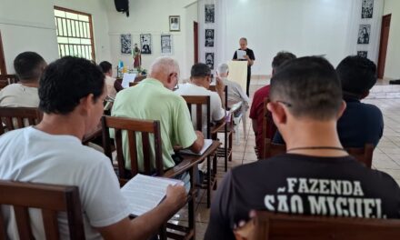 EM PREPARAÇÃO À SEMANA SANTA, SACERDOTES DA ARQUIDIOCESE DE SANTARÉM VIVEM TEMPO DE RECOLHIMENTO E RENOVAÇÃO ESPIRITUAL