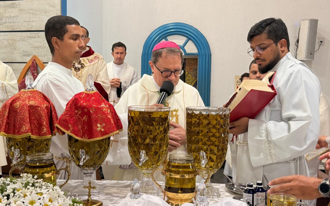 DOM VITAL CORBELLINI CELEBRA MISSA DO CRISMA EM MARABÁ