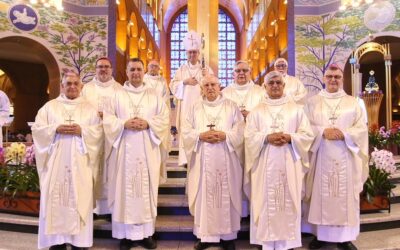 IGREJA NO BRASIL REZA POR BISPOS JUBILANDOS DURANTE CELEBRAÇÃO EUCARÍSTICA NO SANTUÁRIO NACIONAL