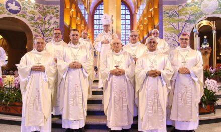IGREJA NO BRASIL REZA POR BISPOS JUBILANDOS DURANTE CELEBRAÇÃO EUCARÍSTICA NO SANTUÁRIO NACIONAL